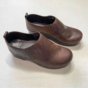 Dansko Piet Clogs Size 39 in Antique Brown Oiled Leather